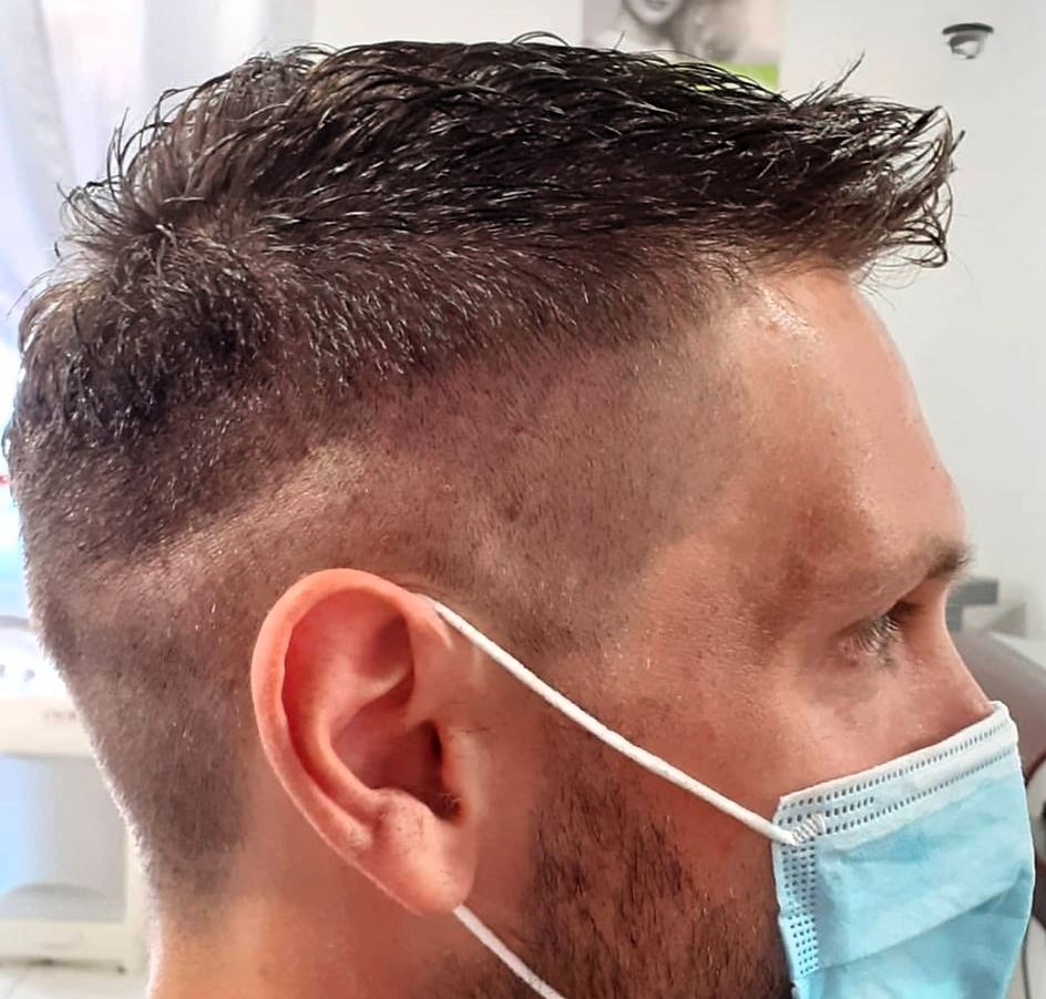 Taglio donna medio con linee pulite